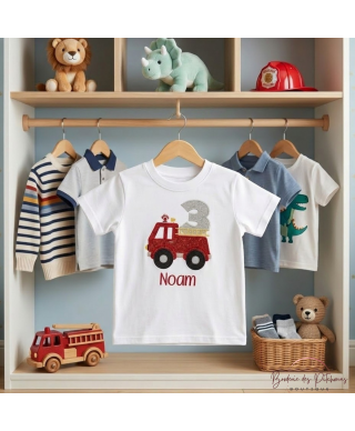 T-shirt anniversaire 3 ans brodé camion de pompier avec chiffre 3 et prénom brodé en rouge